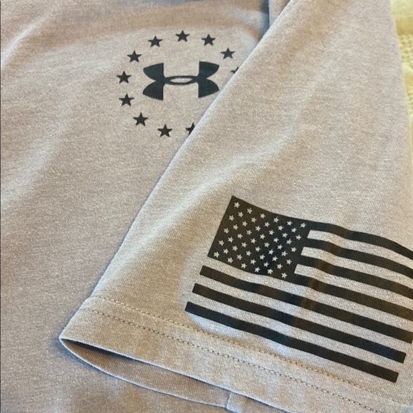 Under Armour Gray Short Sleeve Tee - Picture 5 of 6